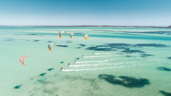 Quels sont les meilleurs endroits pour faire du windsurf aux îles Canaries ?